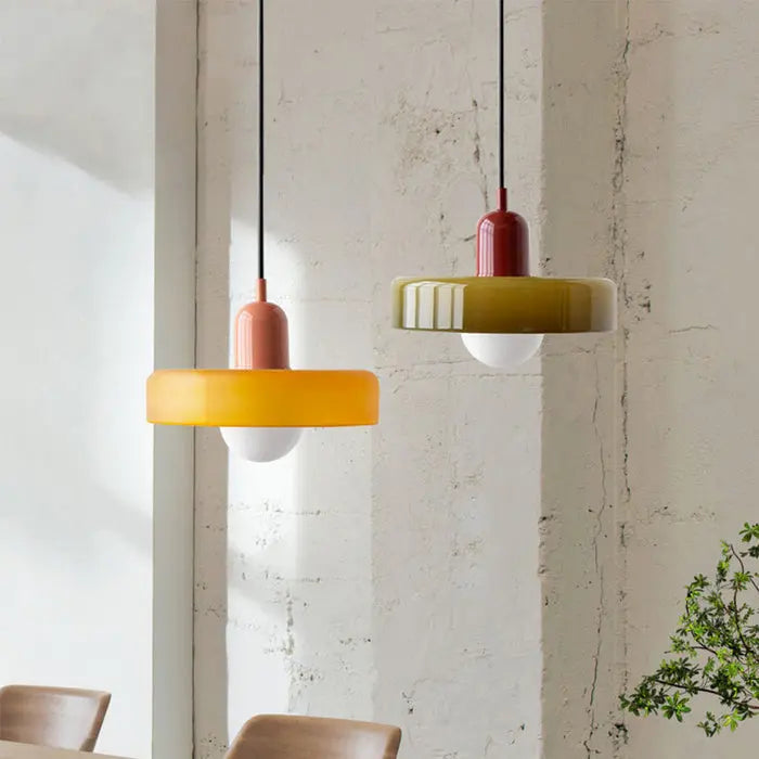 Pendellampe i farget glass Motelys