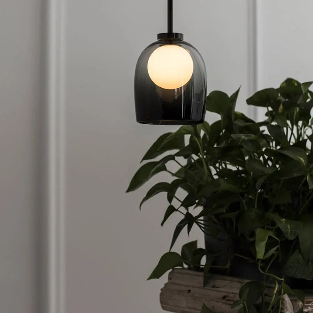 LumiSphere - Trendy Pendel med Lys Glasskule for Elegant Belysning Motelys