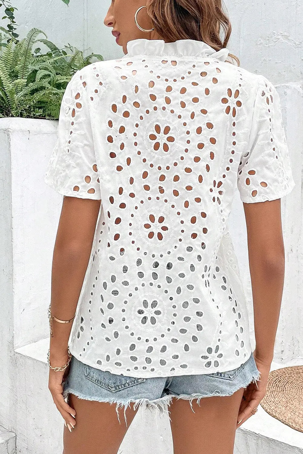 StyleFusion - Bluse med Geometrisk Broderi og Hul Utringning Motelys