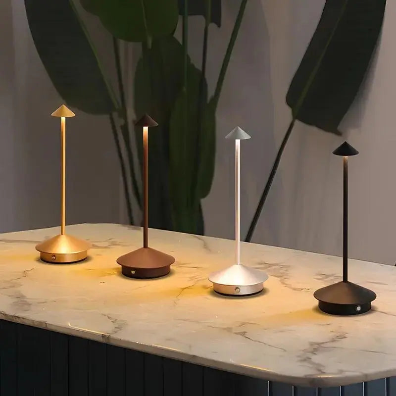 Stilfull bordlampe Motelys