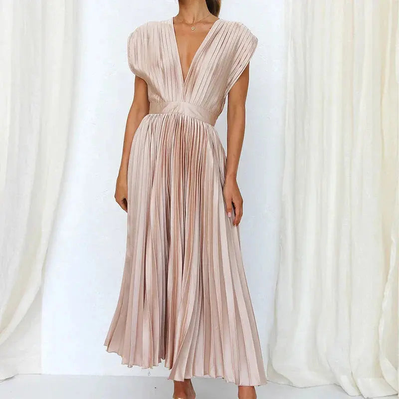 DressGlam - Elegant Plissert Maxikjole for Vår- og Sommerfester Motelys