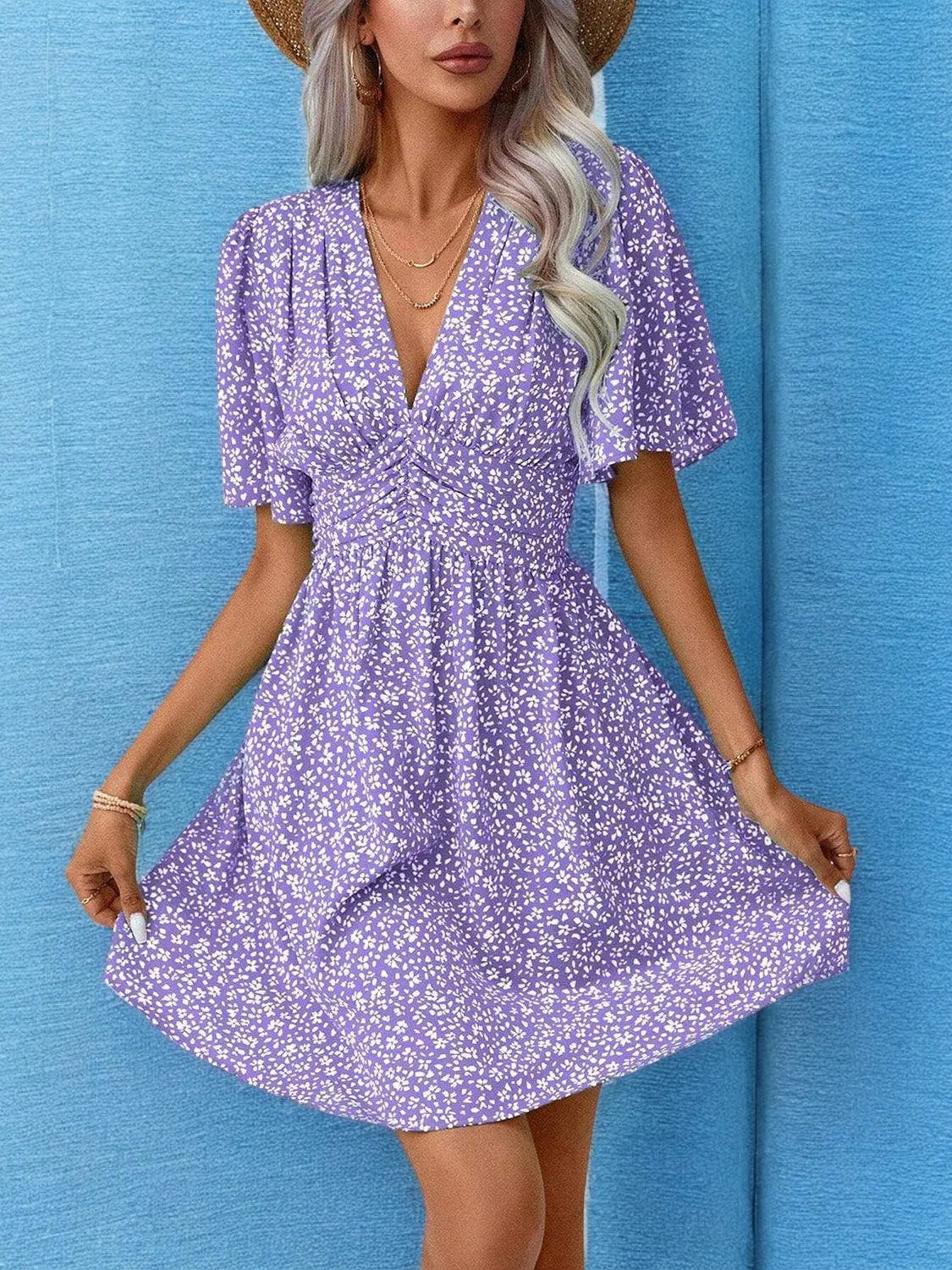 FloralDream - Elegant Blomstret Minikjole med V-Hals for Sommerstil Motelys