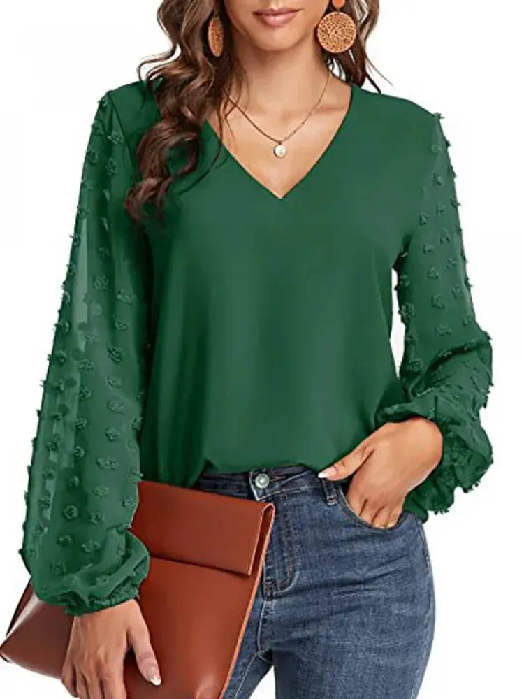 FashionVibe - Moderne Bluse med V-hals for Elegante Antrekk Motelys