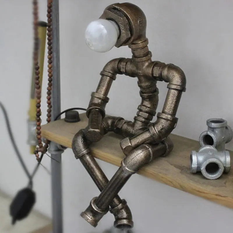 SteelCraft - Trendy Robotlampe i Jern for Moderne Interiør Motelys