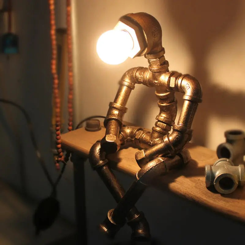 SteelCraft - Trendy Robotlampe i Jern for Moderne Interiør Motelys