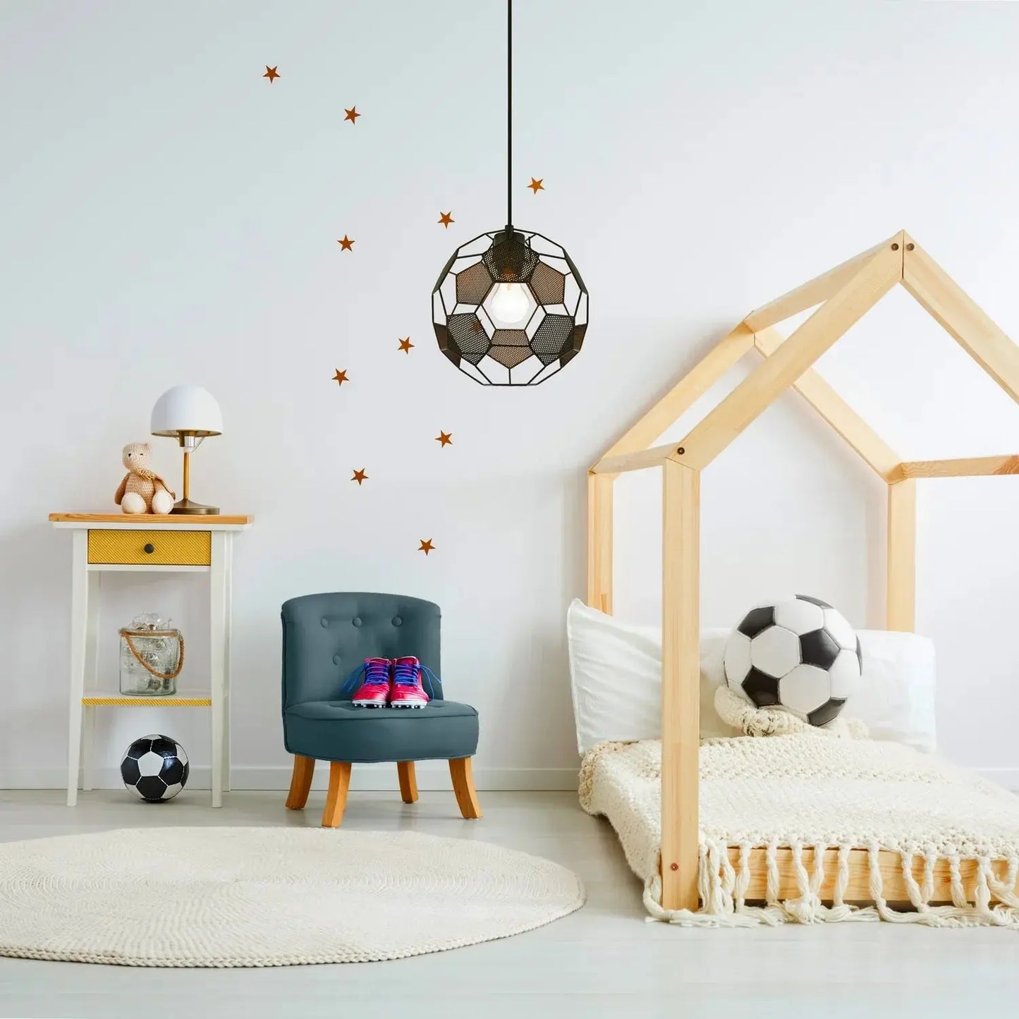 SportyGlow - Kreativ Pendellampe med Fotballskygge for Ungdomsrom Motelys