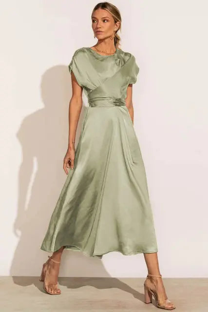 SilkStyle - Satengkjole på Tvers for Elegante Anledninger Motelys