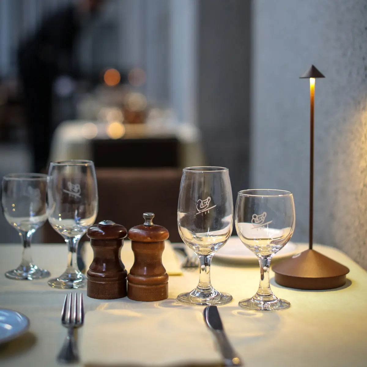 Stilfull bordlampe Motelys