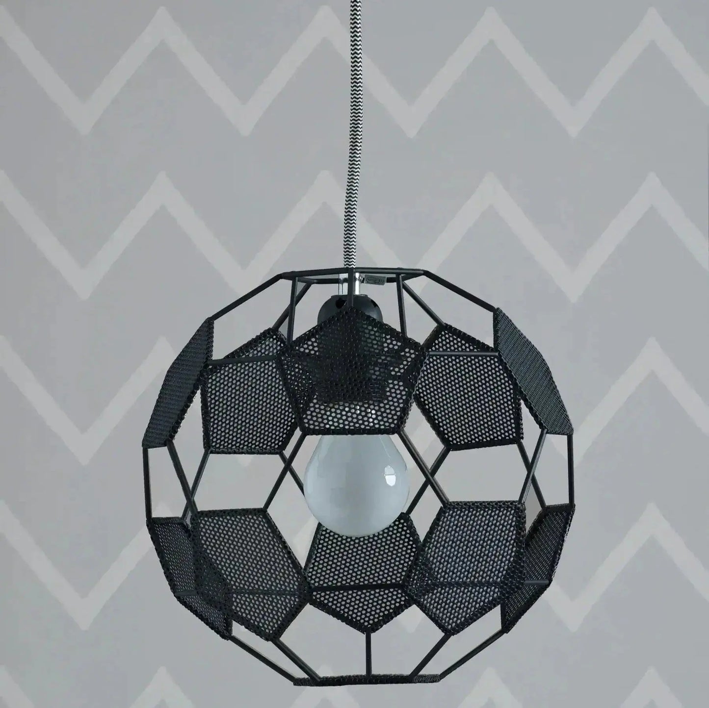SportyGlow - Kreativ Pendellampe med Fotballskygge for Ungdomsrom Motelys