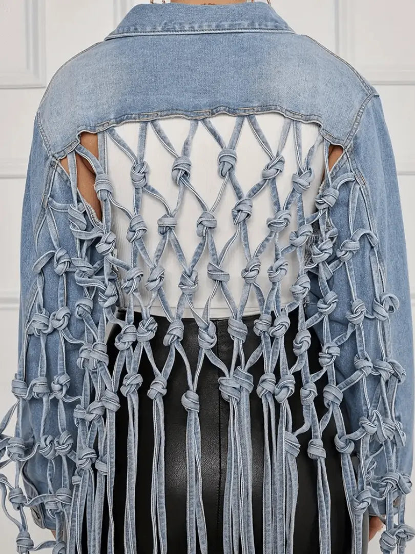 Dame Denimjakke med Vevd Mesh og Frynser - Unik Hullmønstret Kort Design Motelys