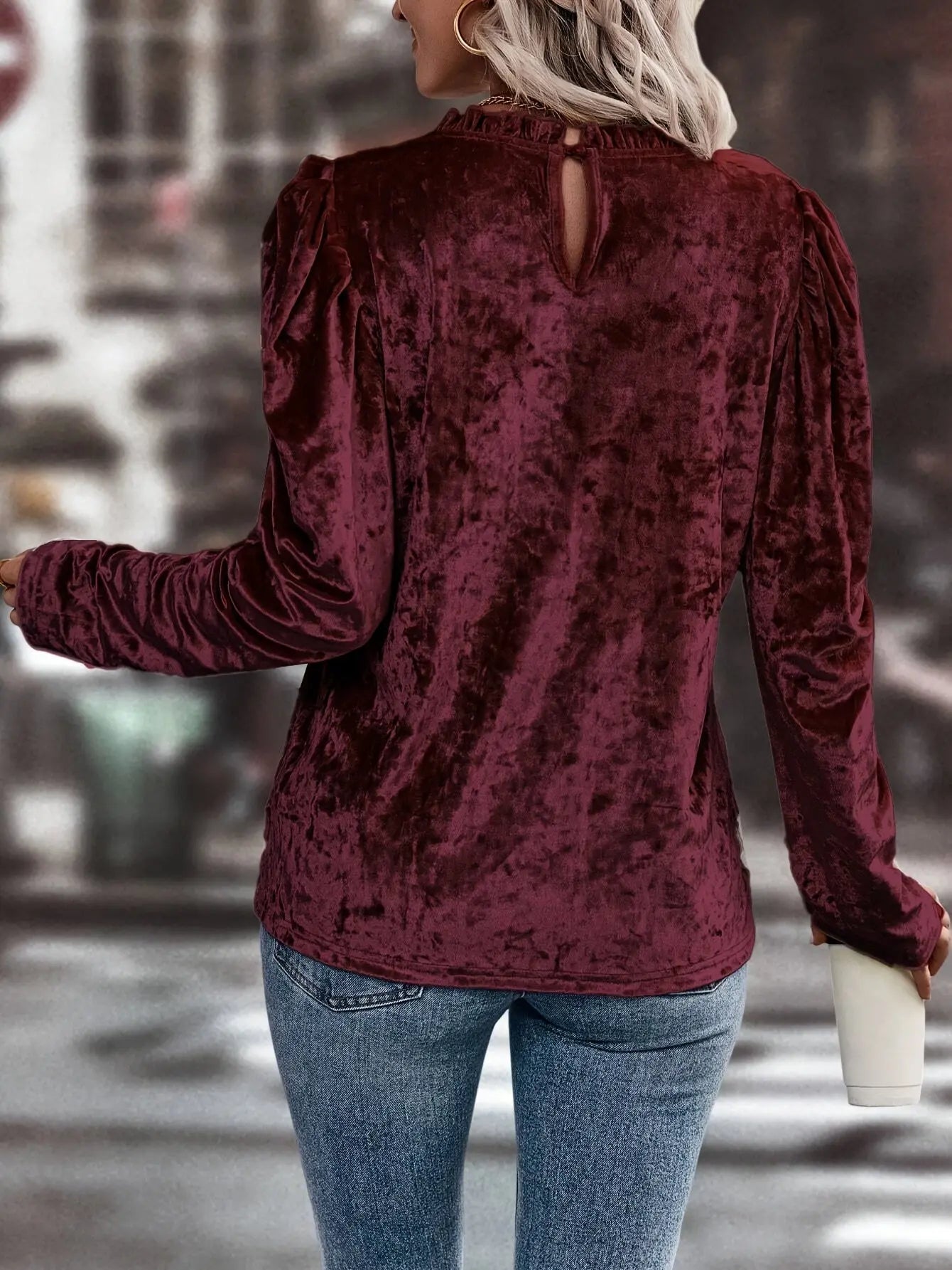 VelvetGlow - Elegant Fløyelsbluse for Kvinner Motelys