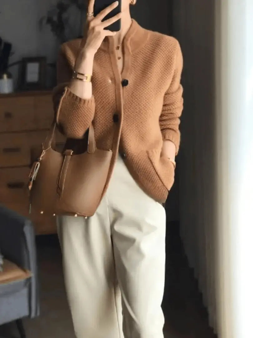 CozyCove - Elegant Ullcardigan til Dame for Varm Komfort Motelys