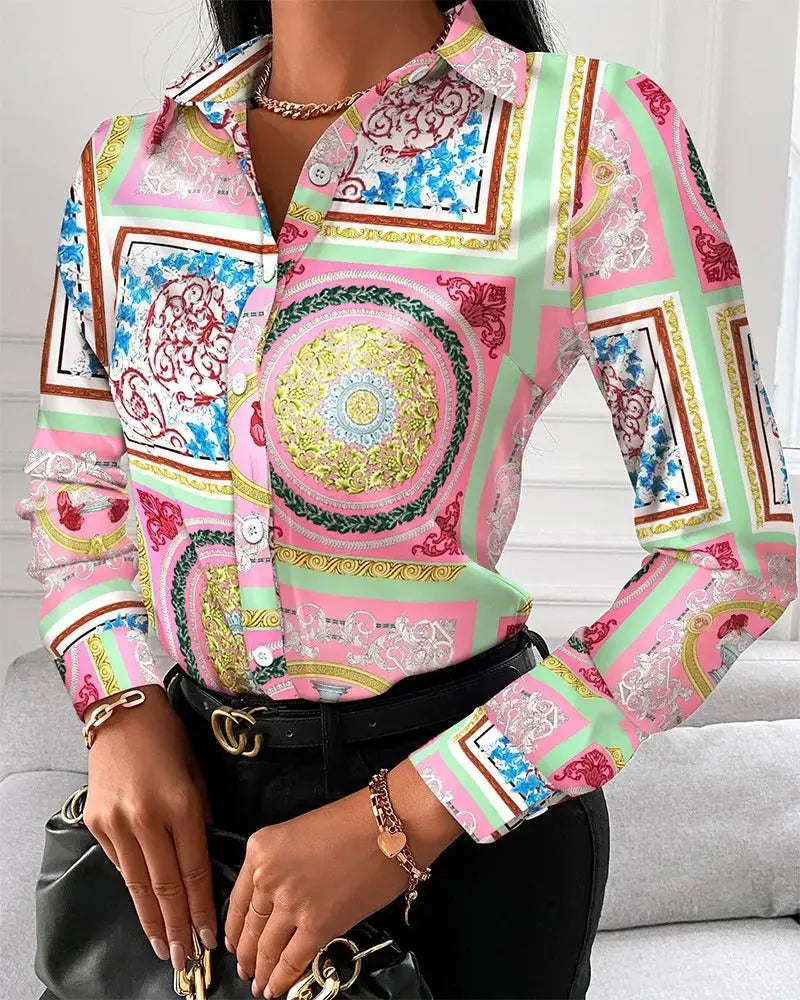 TrendyVibe - Stilig Bluse med Retrotrykk for En Uformell Look Motelys