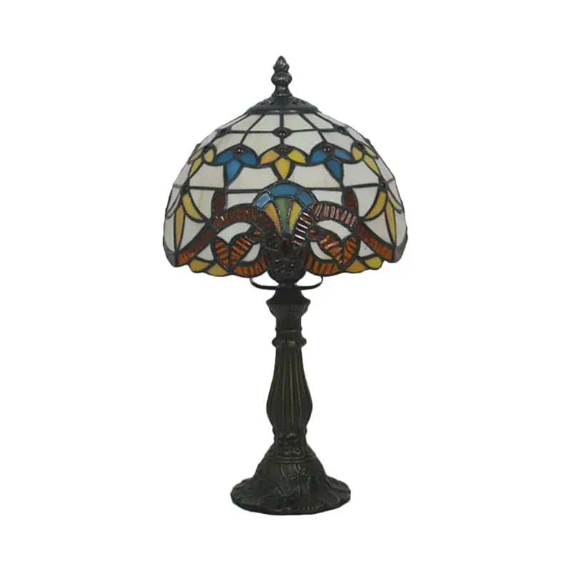 GlassArt - Elegant Lampe i Farget Glass med Blylinjer for Unik Stil Motelys