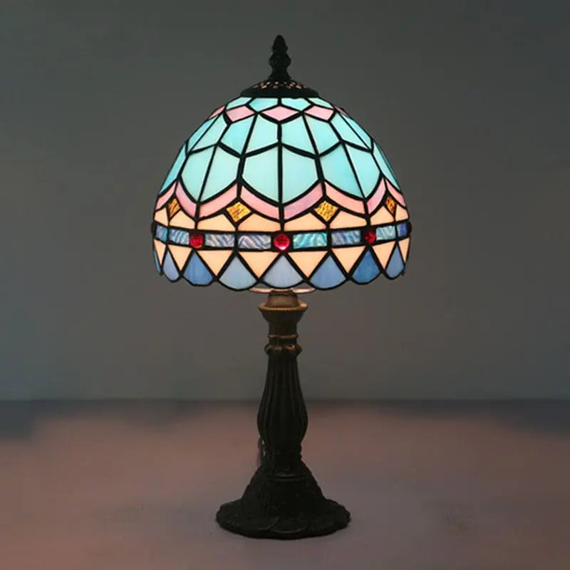 GlassArt - Elegant Lampe i Farget Glass med Blylinjer for Unik Stil Motelys