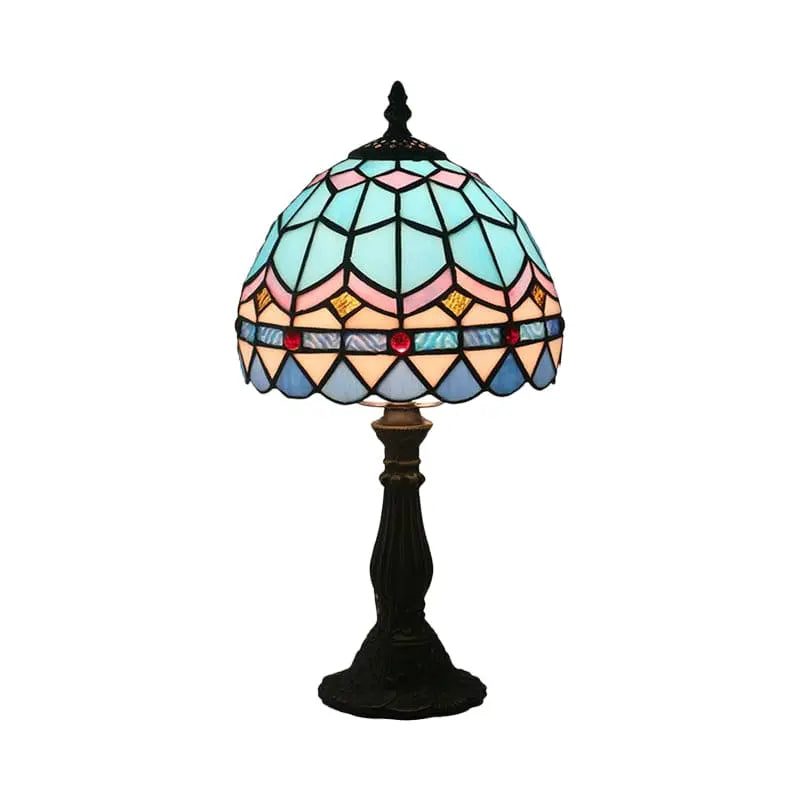 GlassArt - Elegant Lampe i Farget Glass med Blylinjer for Unik Stil Motelys