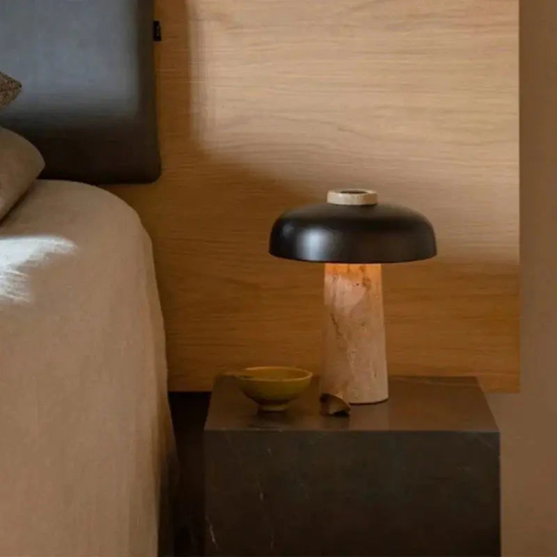 Bordlampe i naturlig travertin Motelys