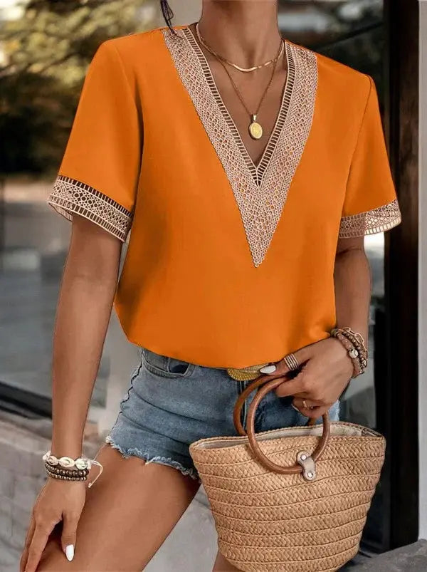 ChicVibes - Sommertopp med Heklet V-utringning for Trendy Stil Motelys