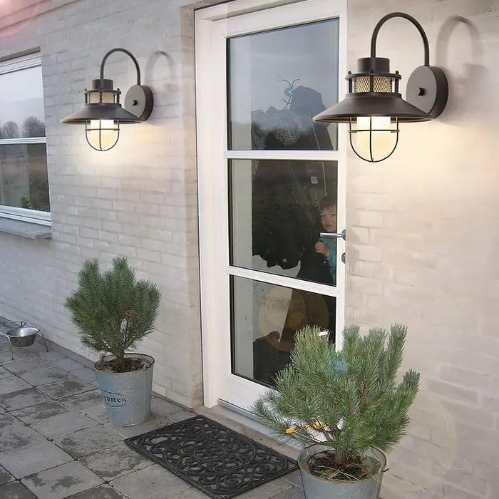 BrightForge - Industriell Utendørslampe for Et Rått Utseende Motelys