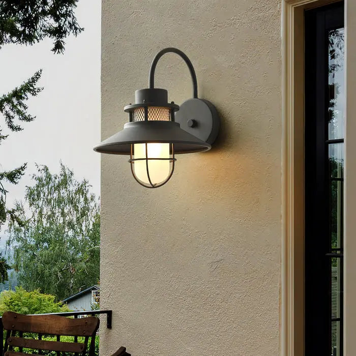 BrightForge - Industriell Utendørslampe for Et Rått Utseende Motelys