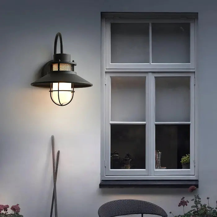 BrightForge - Industriell Utendørslampe for Et Rått Utseende Motelys