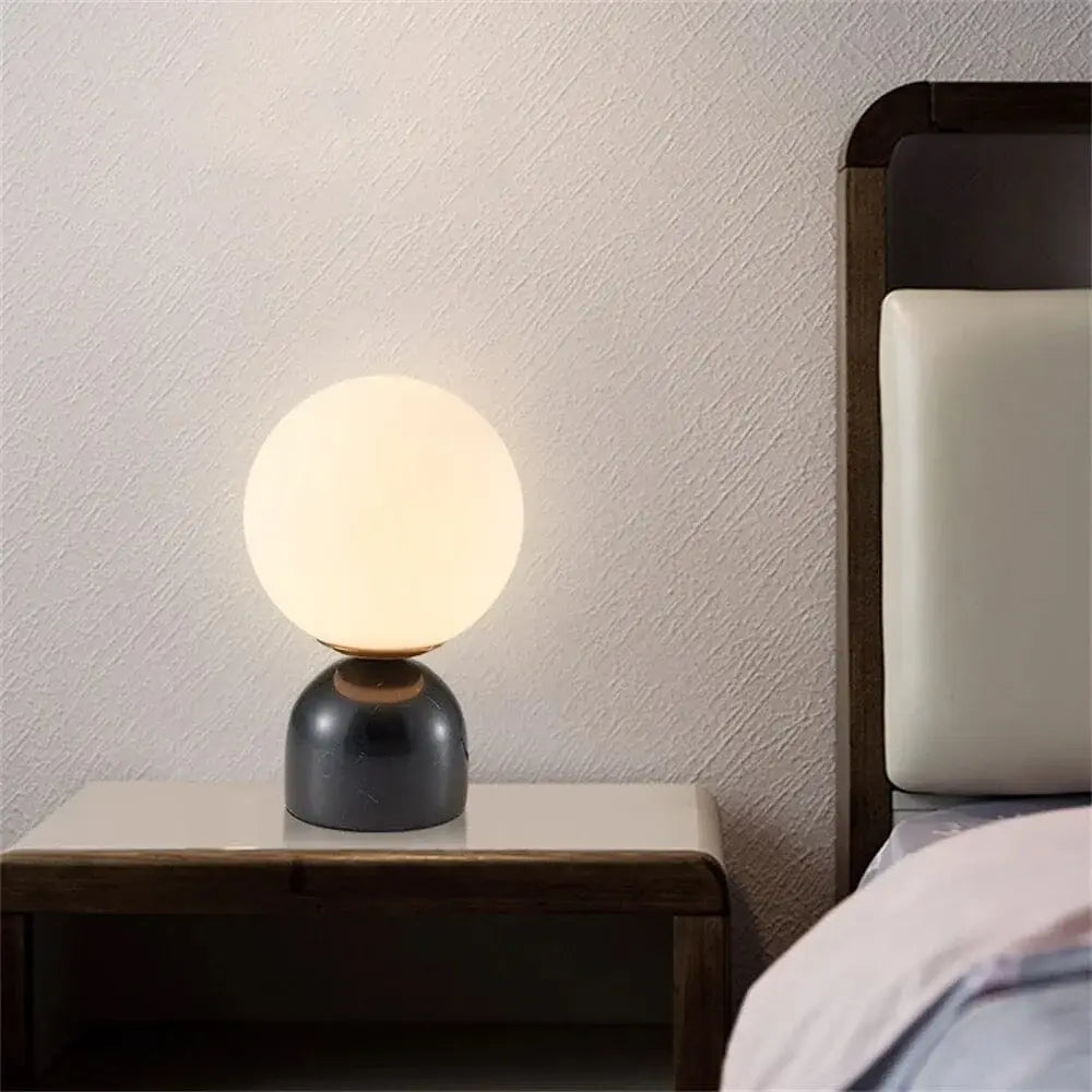 Bordlampe med isk glasskule Motelys