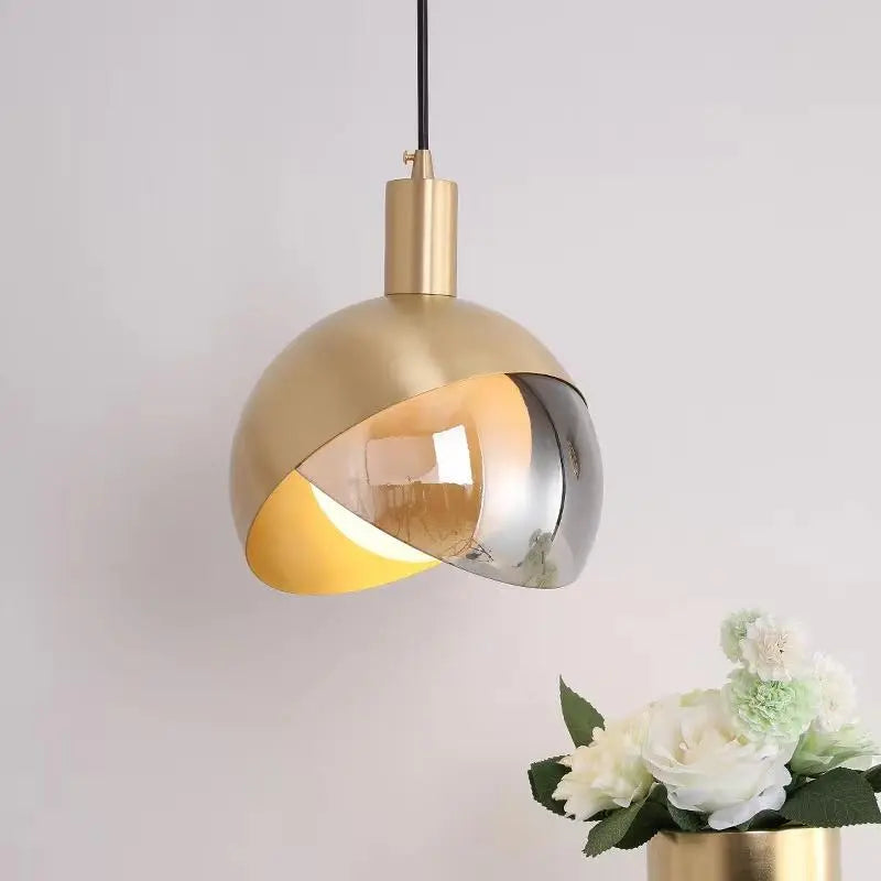 LuxeGlow - Fantastisk Pendellampe i Gullglass for Elegant Belysning Motelys