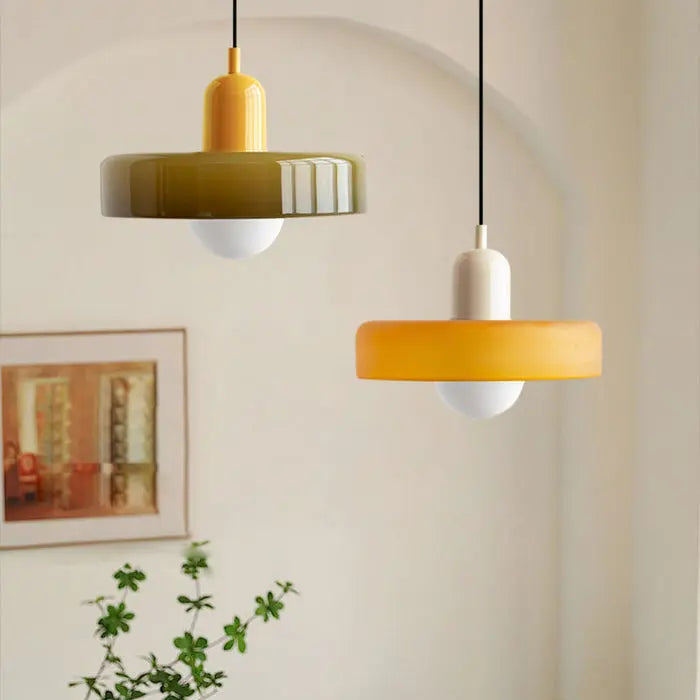 Pendellampe i farget glass Motelys