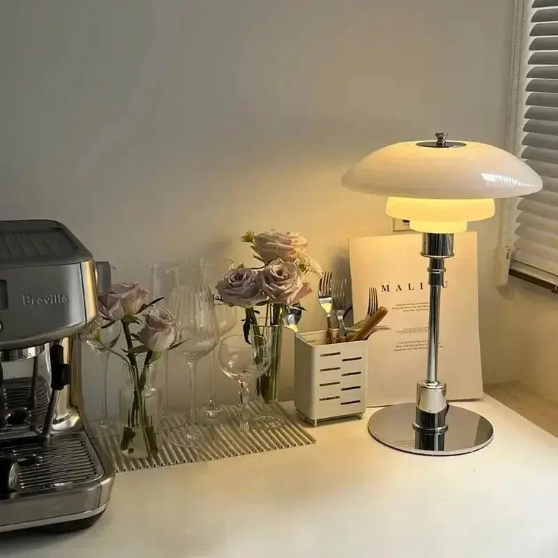 LumiCraft - Elegant Bordlampe i Glass for Stilfull Belysning Motelys