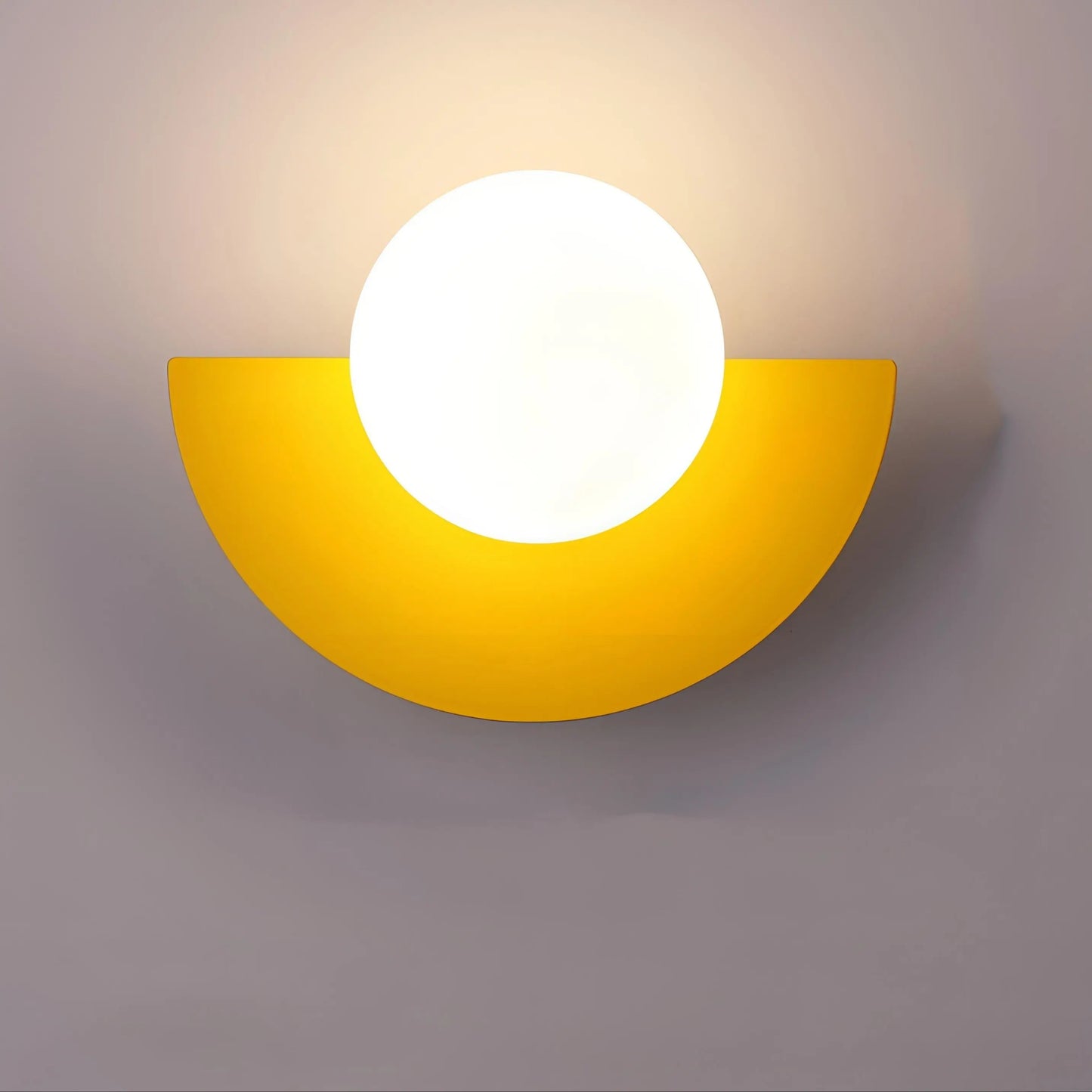 LunaGlow - Stilren Halvsirkelformet Vegglampe for Moderne Rom Motelys