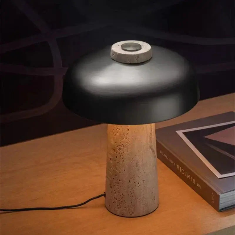 Bordlampe i naturlig travertin Motelys