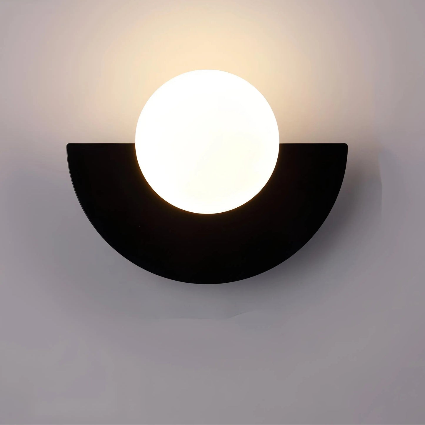 LunaGlow - Stilren Halvsirkelformet Vegglampe for Moderne Rom Motelys