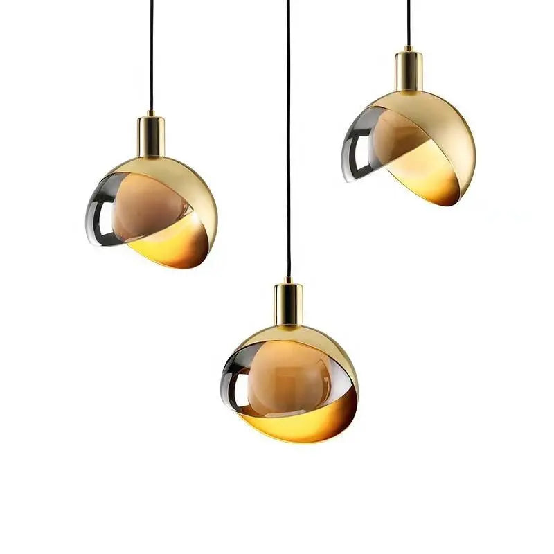 LuxeGlow - Fantastisk Pendellampe i Gullglass for Elegant Belysning Motelys