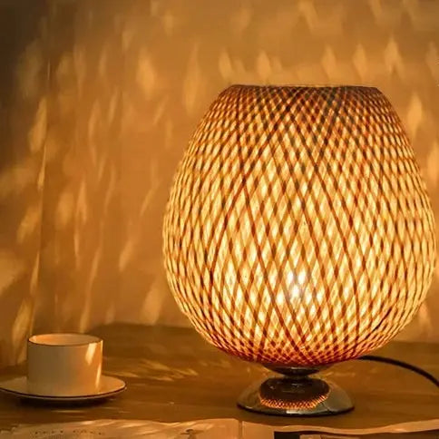 BambooGlow - Unik Bordlampe i Bambus for Hjemmet Ditt Motelys