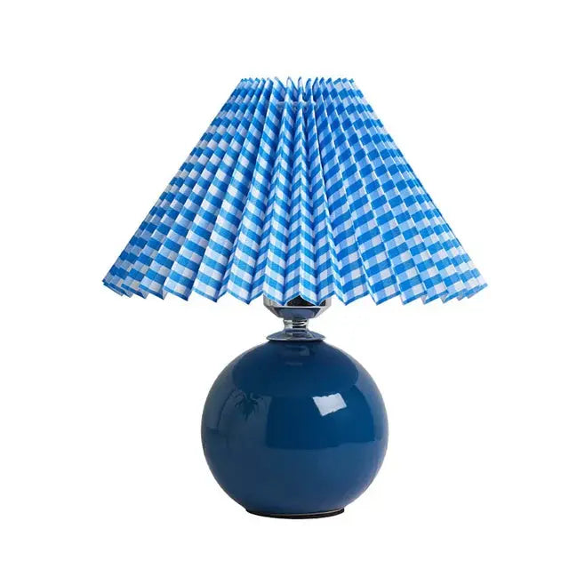 PlisseLuxe - Elegant Bordlampe med Plisseringer for Ditt Hjem Motelys
