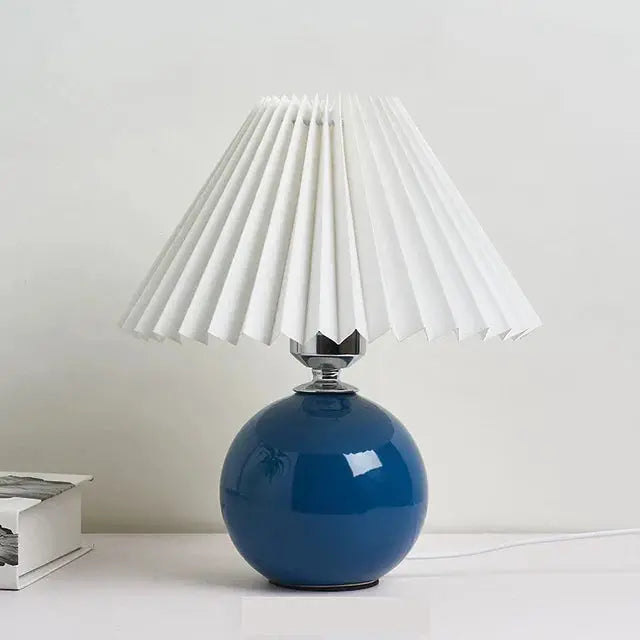 PlisseLuxe - Elegant Bordlampe med Plisseringer for Ditt Hjem Motelys