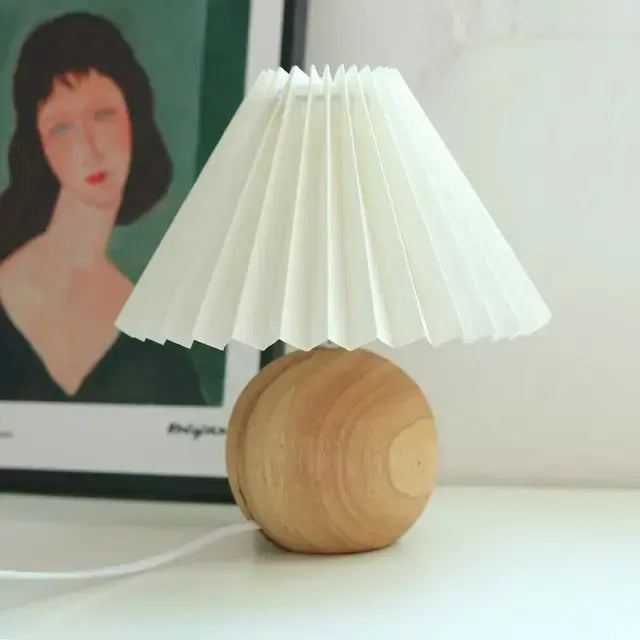 PlisseLuxe - Elegant Bordlampe med Plisseringer for Ditt Hjem Motelys