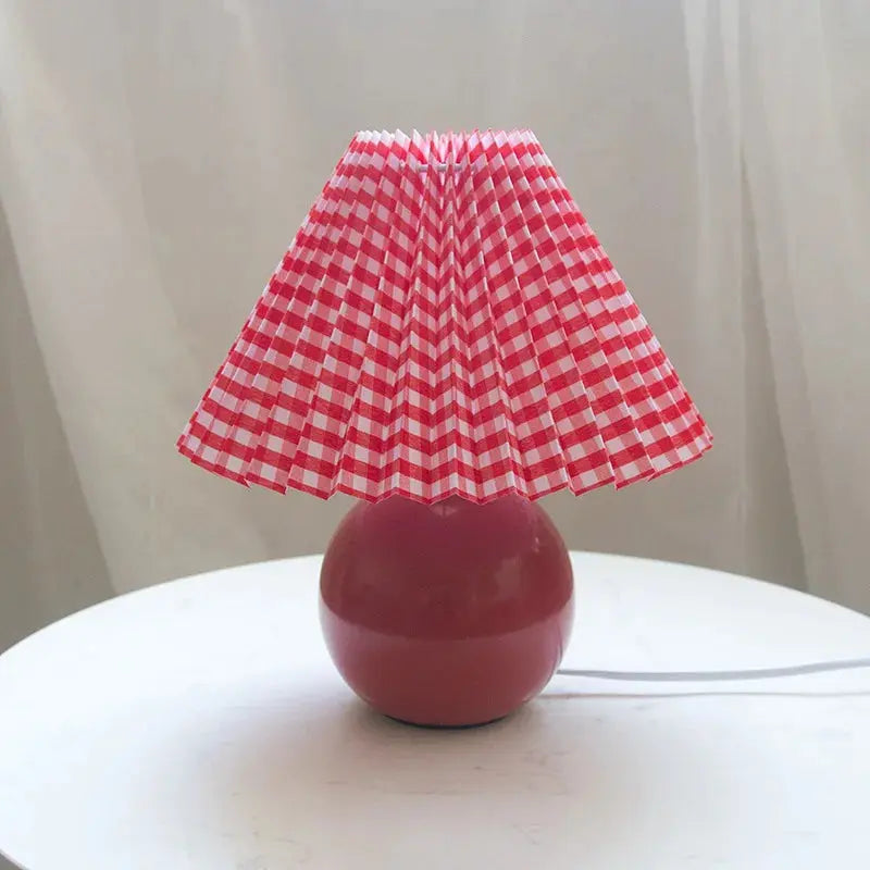 PlisseLuxe - Elegant Bordlampe med Plisseringer for Ditt Hjem Motelys