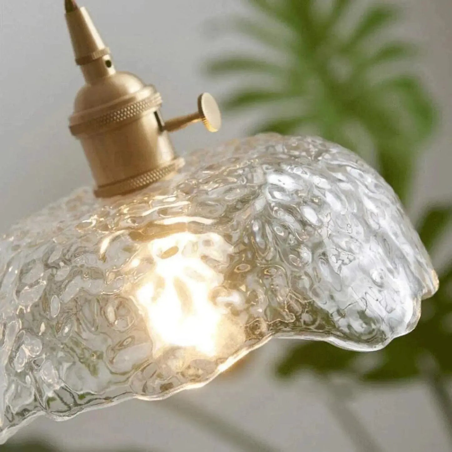 BrassGlow - Elegant Pendellampe i Messingglass for Stilfulle Rom Motelys