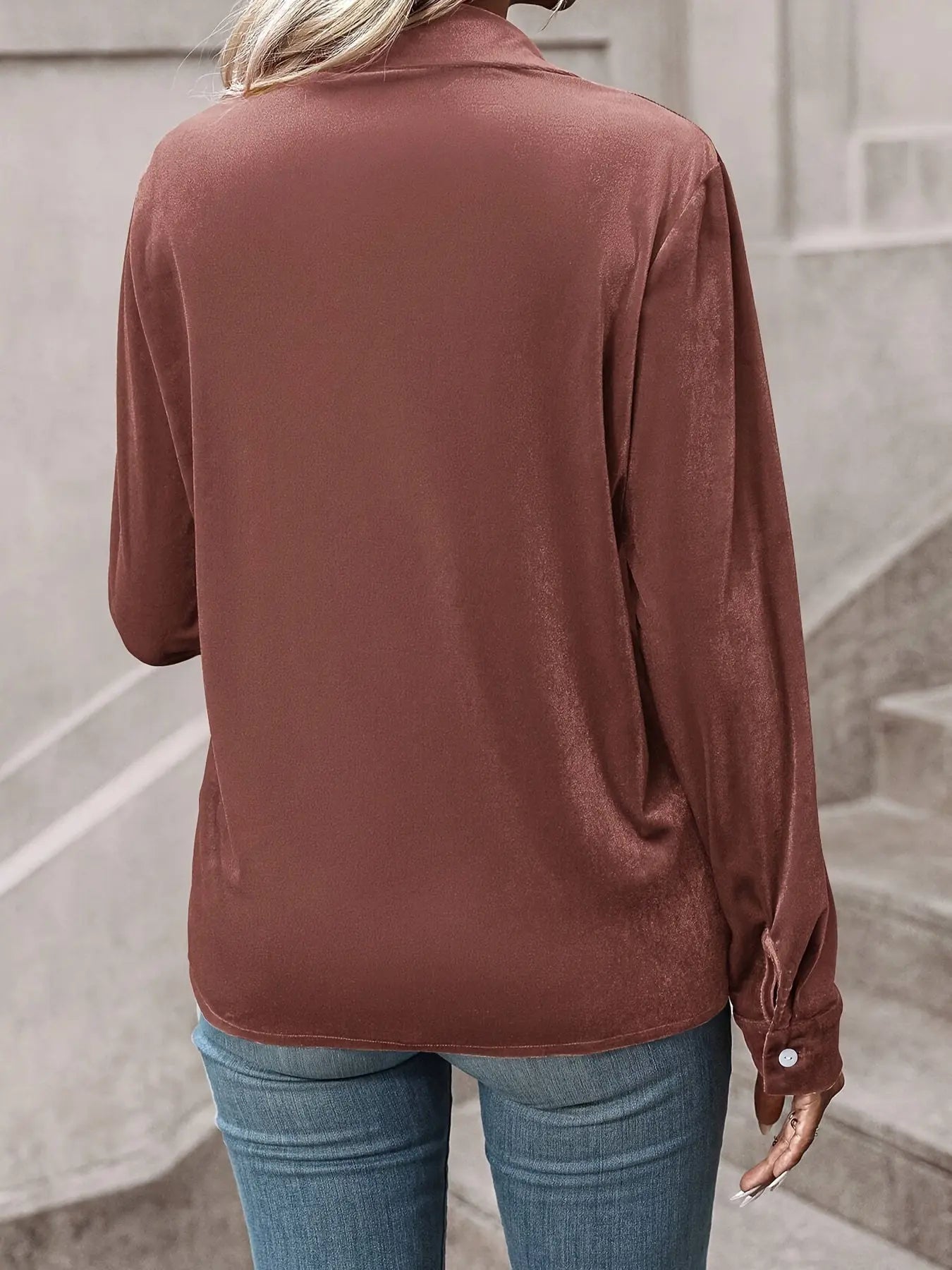 StyleVibe - Elegant Bluse med Doble Lommer for allsidig Bruk Motelys