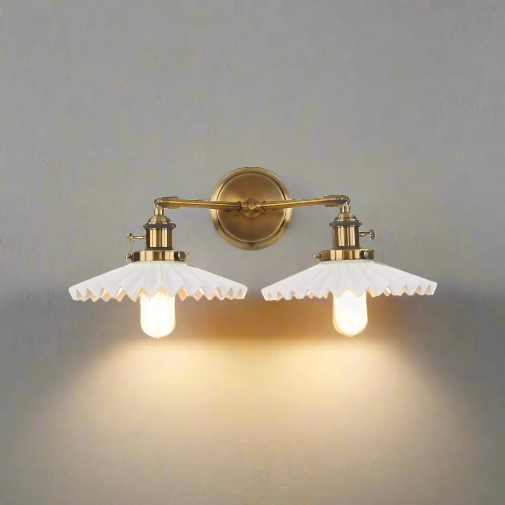 LuxeGlow - Keramisk Dobbelthodelampe med Klassisk Stil Motelys