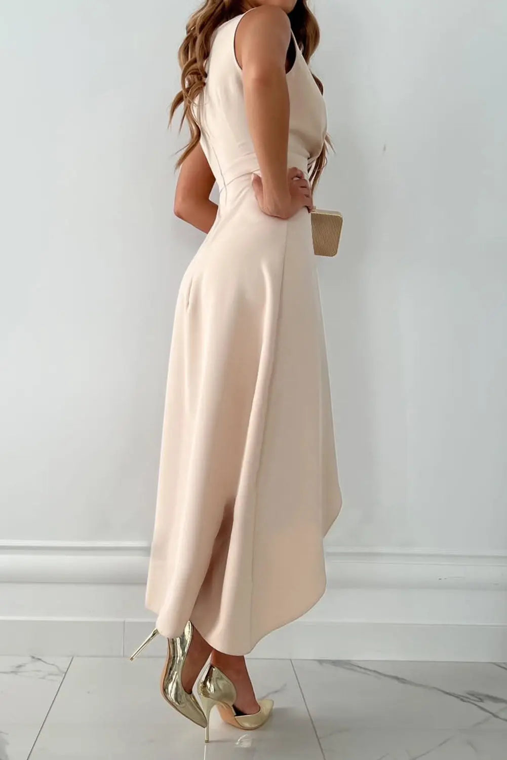 StyleElegance - Trendy Midikjole med V-Hals for Uforglemmelige Kvelder Motelys