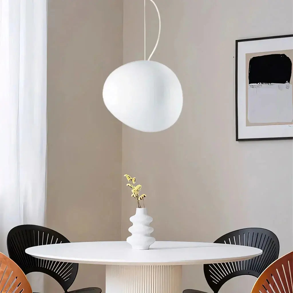 LunaGlow - Stilig Hvit Pebble Pendellampe for Unike Rom Motelys