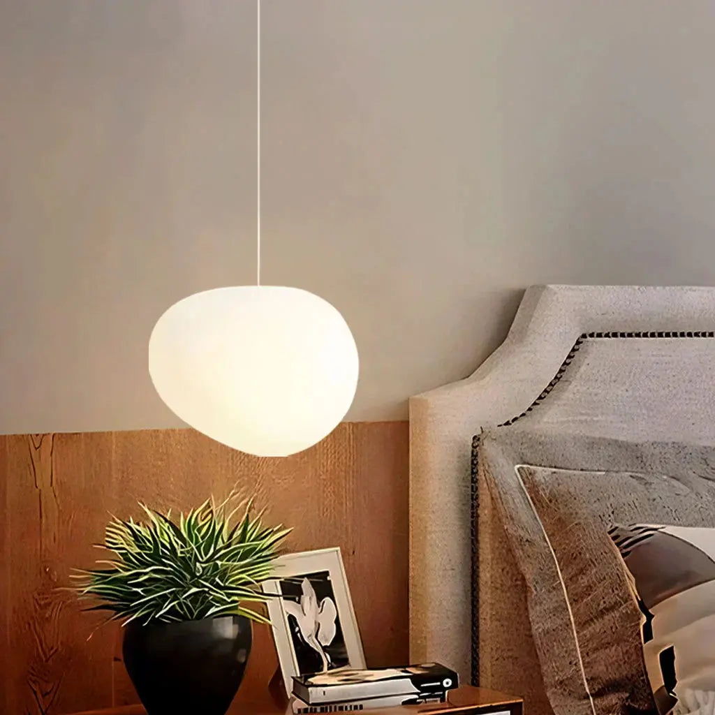 LunaGlow - Stilig Hvit Pebble Pendellampe for Unike Rom Motelys