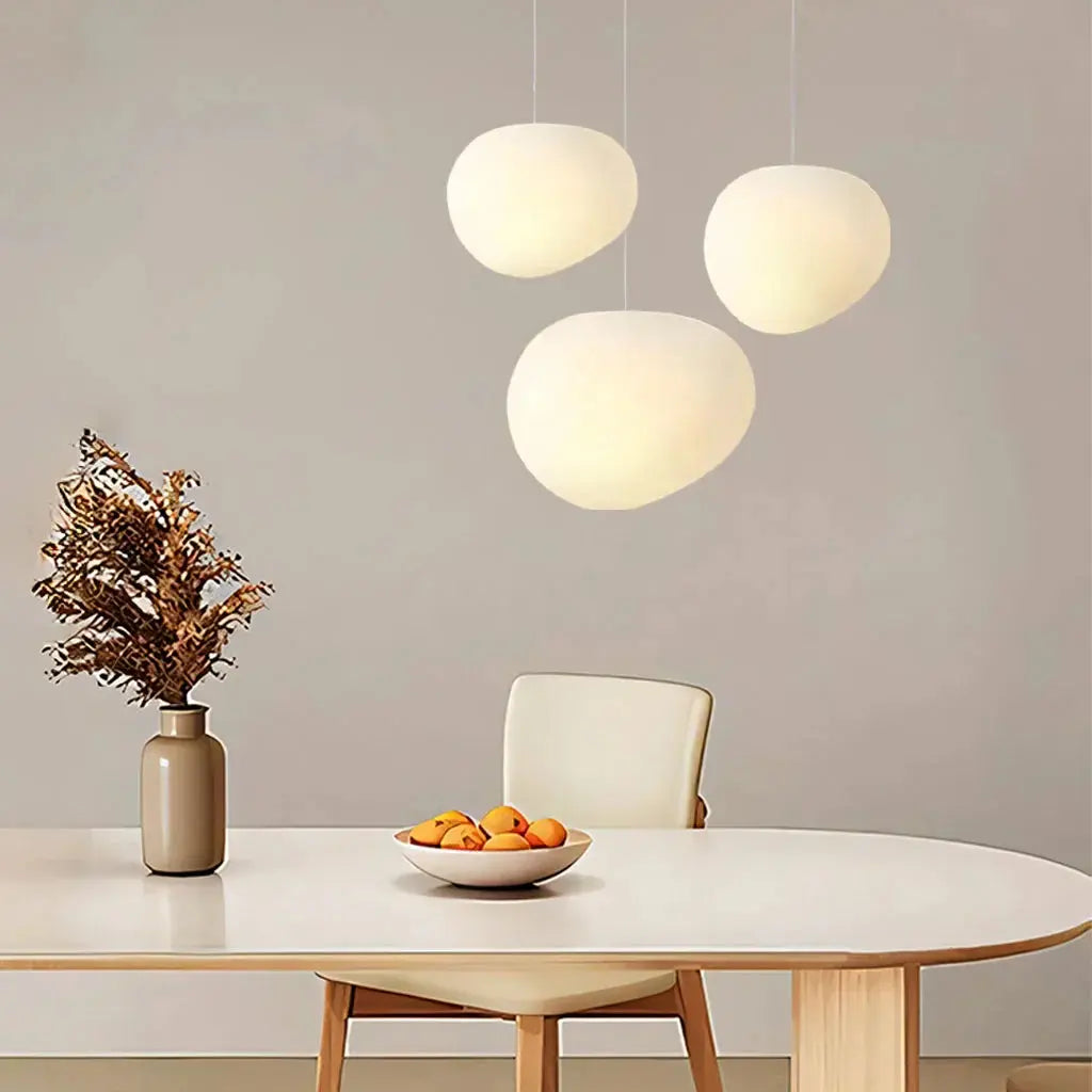 LunaGlow - Stilig Hvit Pebble Pendellampe for Unike Rom Motelys