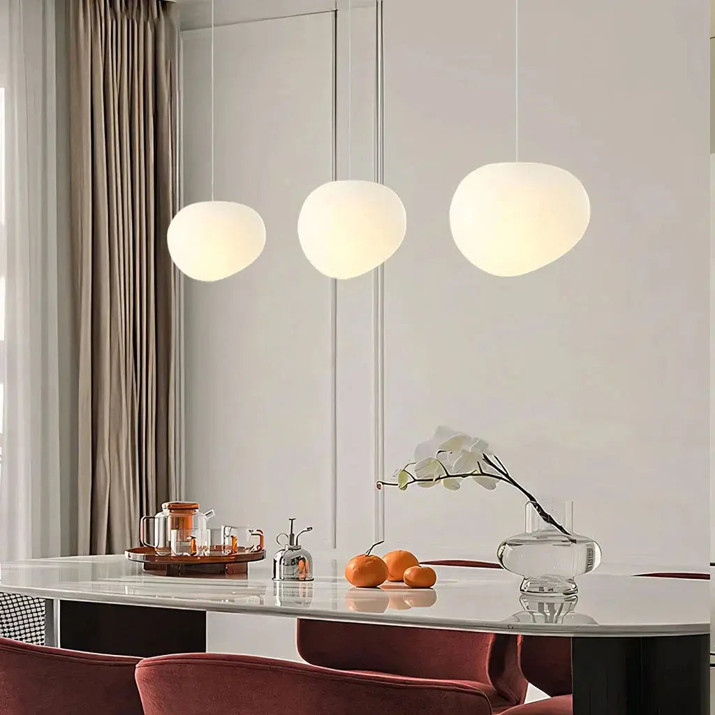 LunaGlow - Stilig Hvit Pebble Pendellampe for Unike Rom Motelys