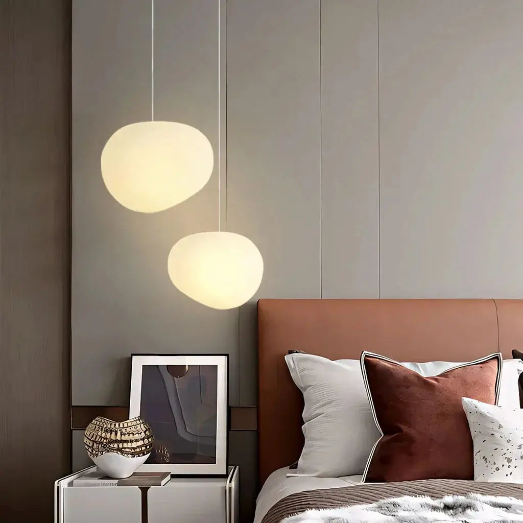 LunaGlow - Stilig Hvit Pebble Pendellampe for Unike Rom Motelys