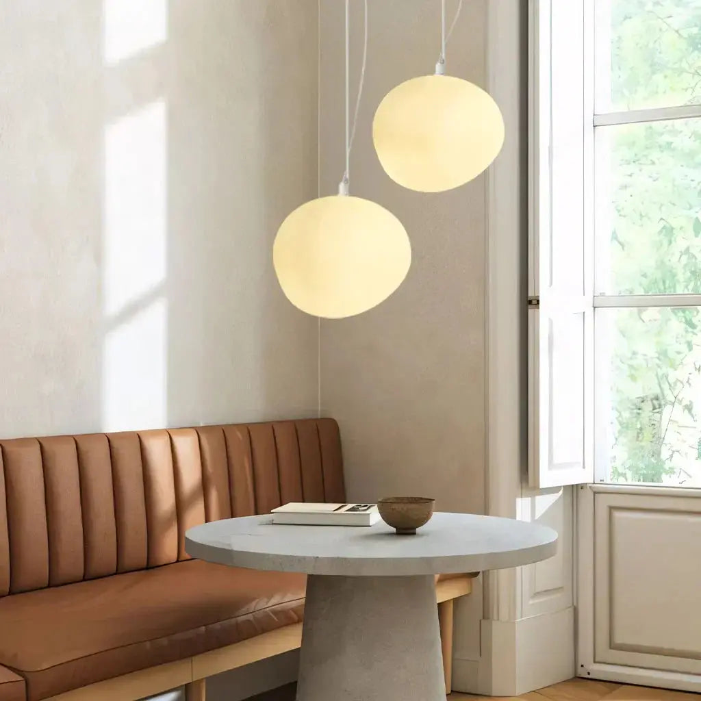 LunaGlow - Stilig Hvit Pebble Pendellampe for Unike Rom Motelys