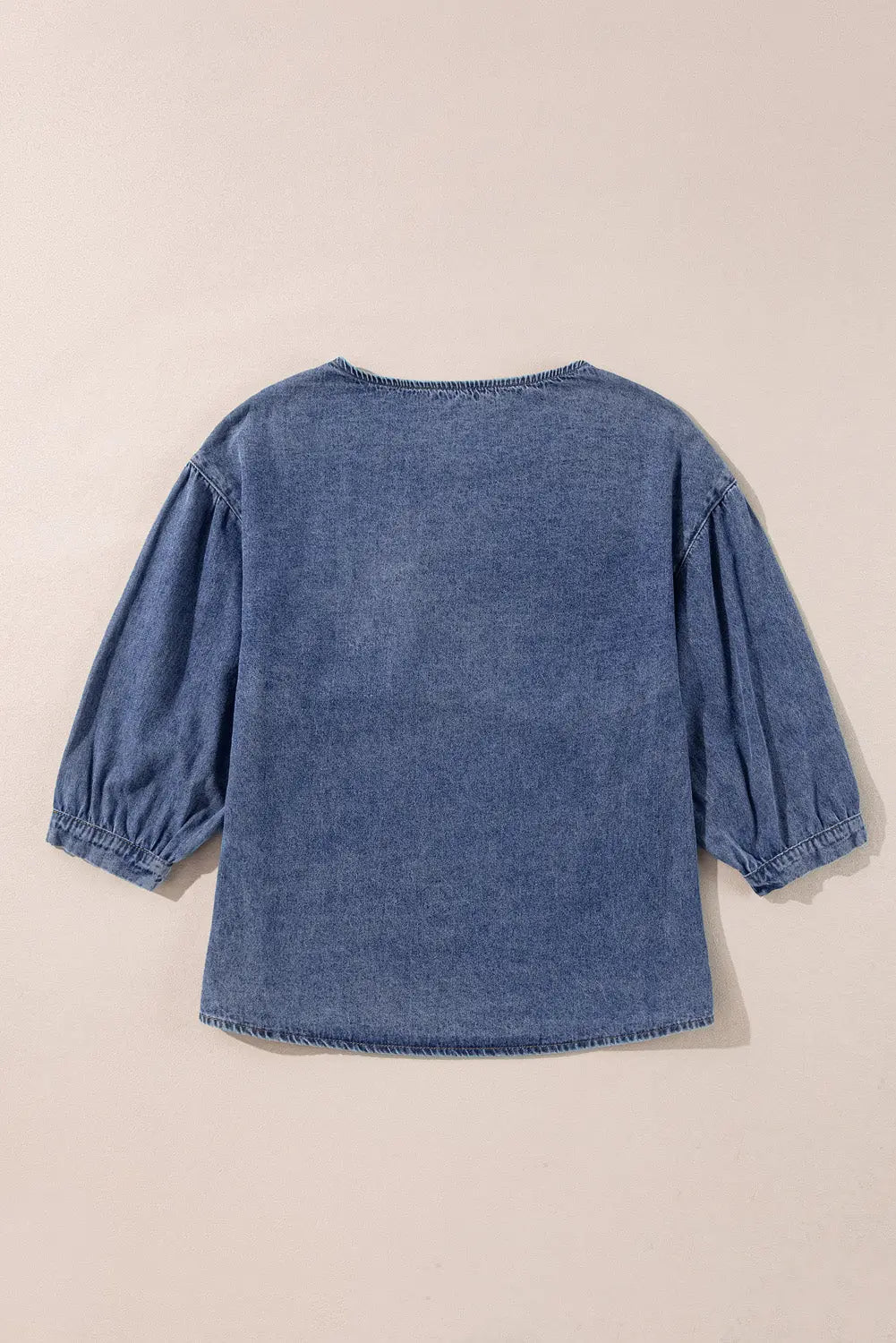 CasualTrend - Frynsete Denimbluse med Påsydde Lommer Motelys