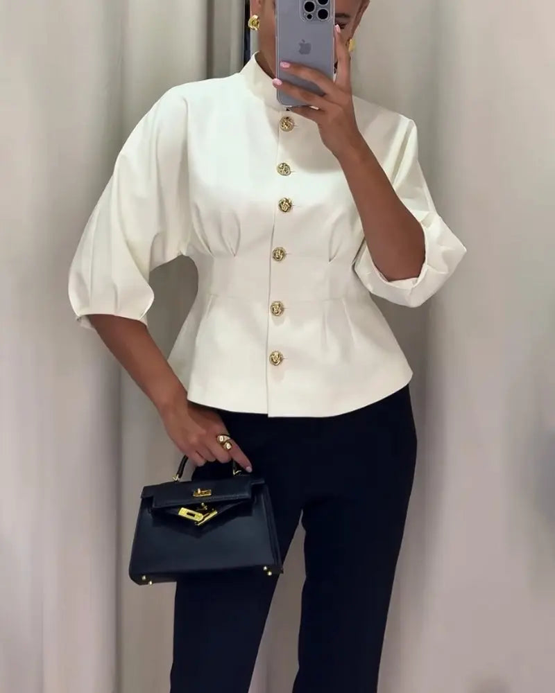 TrendyCharm - Elegant Bluse med Gullknapper Motelys